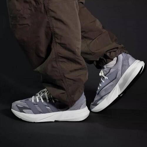 Adidas LIGHTBLAZE 男女同款灰色时尚舒适百搭低帮跑步鞋 IH8607