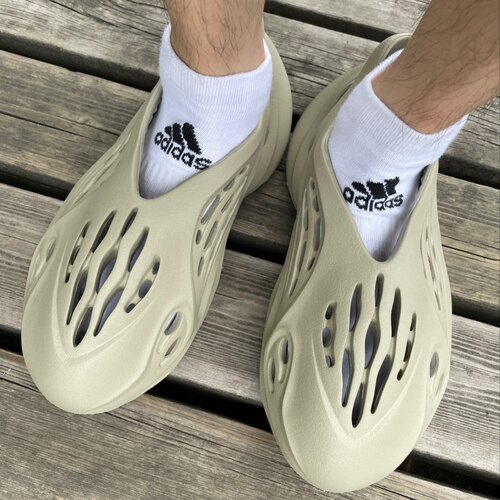 Adidas originals Yeezy Foam Runner男女同款浅棕色洞洞鞋GV6840