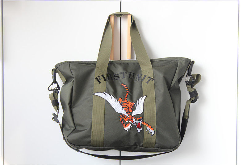 纯色刺绣单肩背包单肩手提两用款大容量