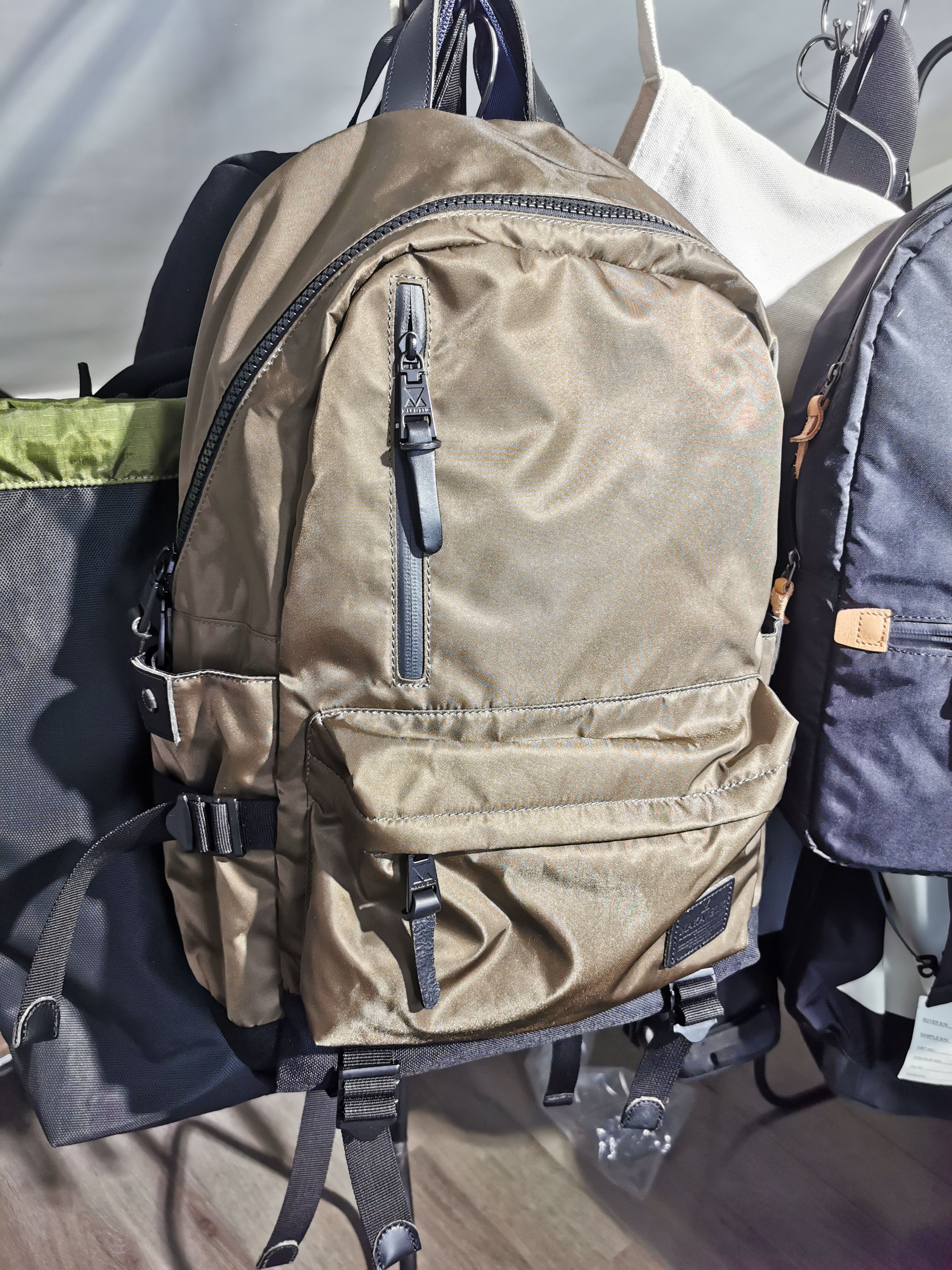 男士双肩背包防水耐磨配头层牛皮底部1000D考杜拉电脑隔层水壶兜