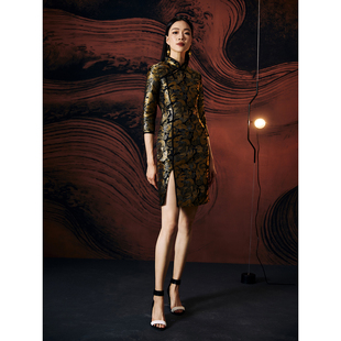 扶郎。原创复古女装 黑底龙纹 提花改良盘扣新国潮七分袖修身旗袍