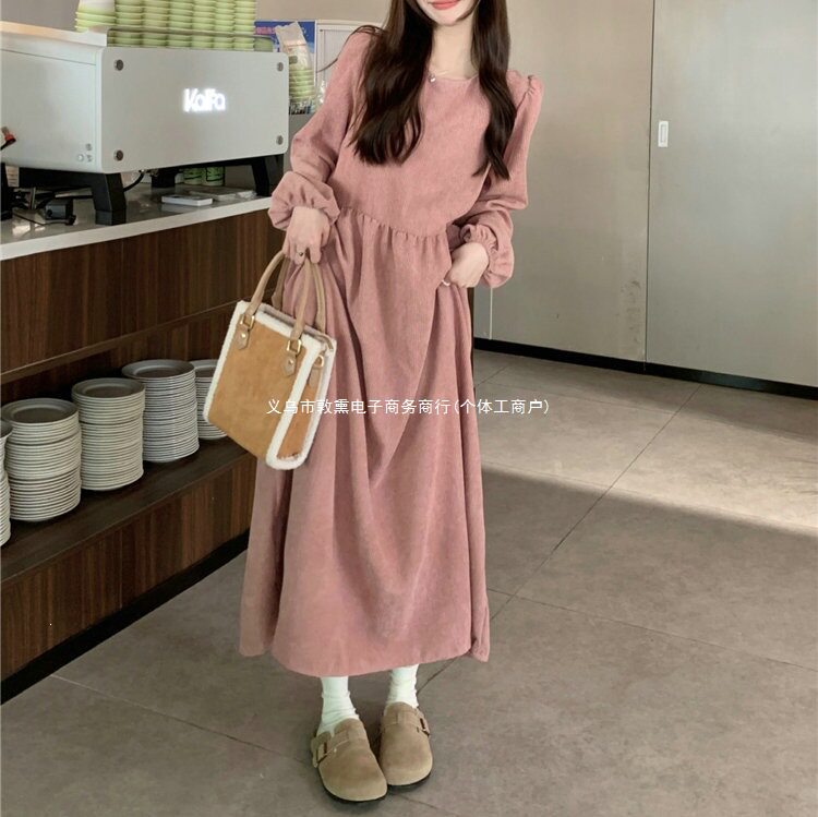 法式灯笼长袖灯芯绒连衣裙女秋冬褶皱休闲宽松内搭垂坠感打底长裙