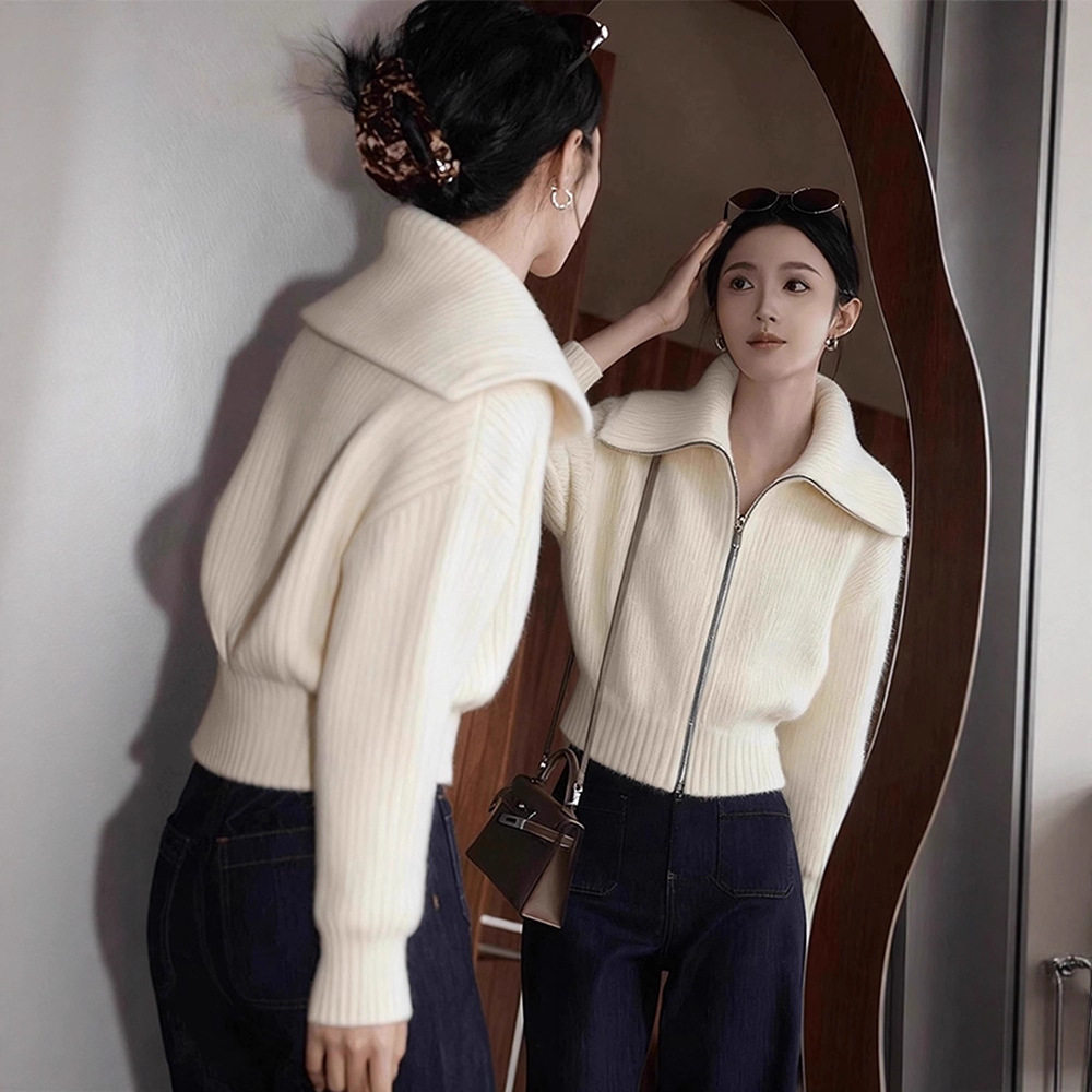 白色大翻领拉链针织开衫女秋冬慵懒高级感毛衣外套宽松短款上衣厚