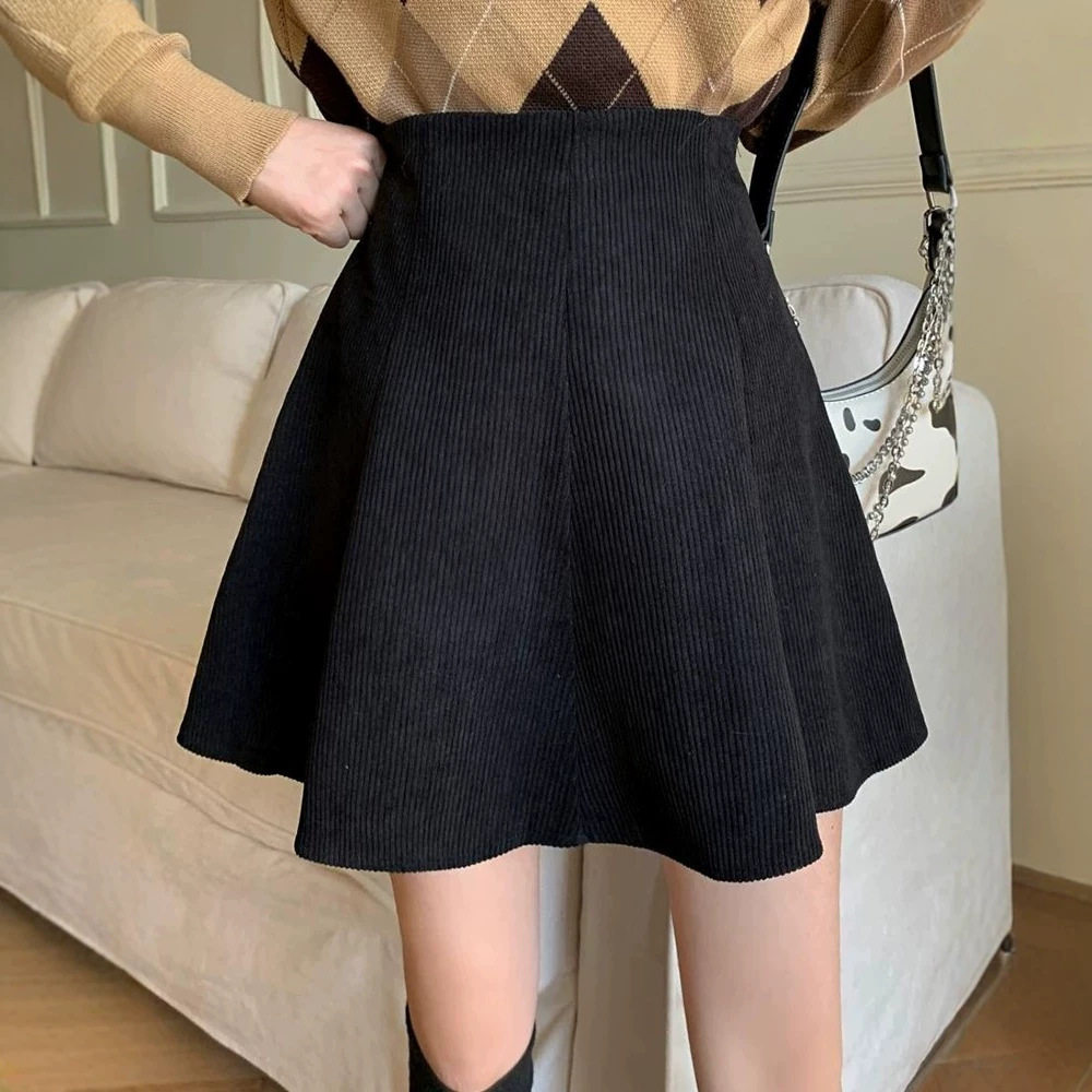 灯芯绒伞裙半身裙女秋冬2026小个子新款高腰显瘦a字休闲黑色短裙