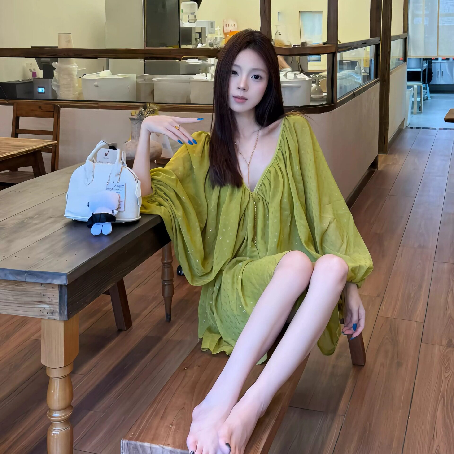 ZY529法式气质V领灯笼袖度假风连衣裙女夏季新款度假风宽松裙子