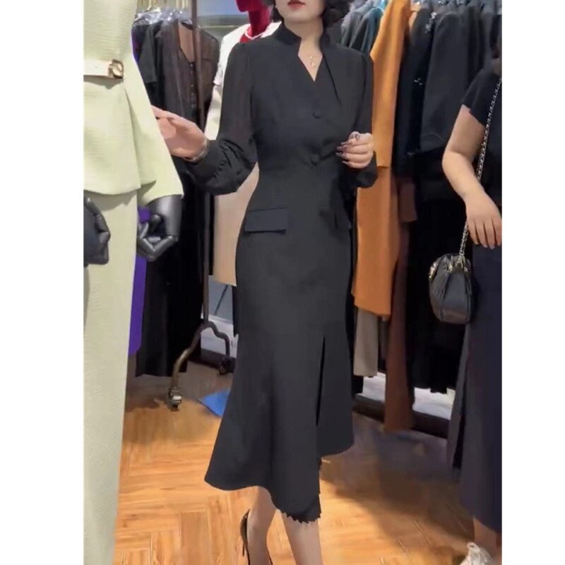 22918大爱美依缘2025秋冬新款V领长袖修身显瘦时尚中长款女连衣裙