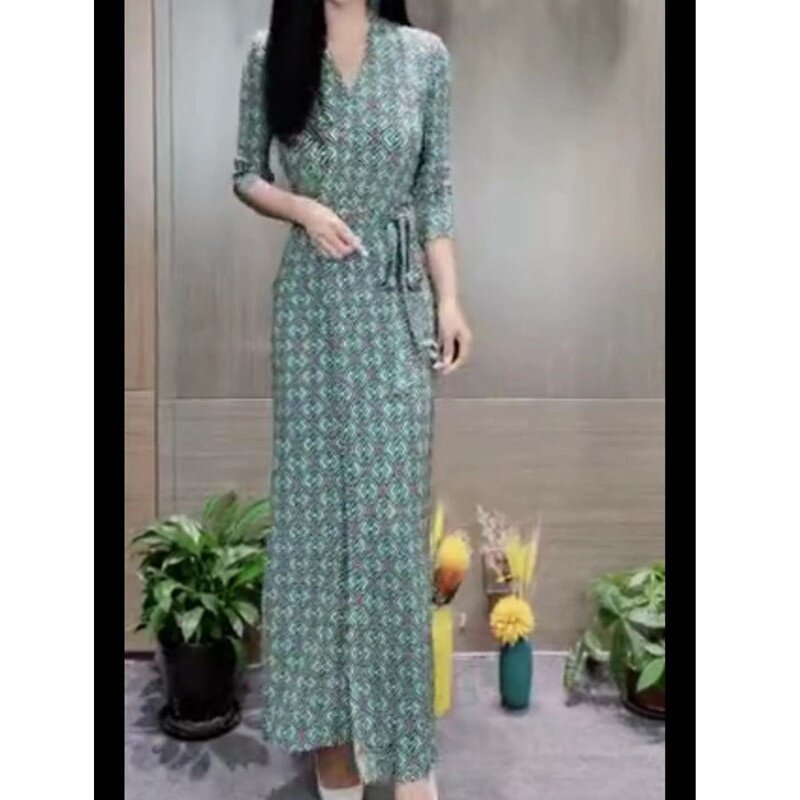 强9072大爱美依缘2025春季新款连衣裙绿色V领显瘦女长裙韩版