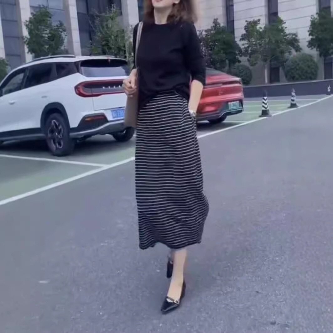 24887大爱美依缘2026秋季新款纯色宽松T恤侧边开叉条纹半身裙女装