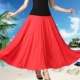 Красная длинная юбка