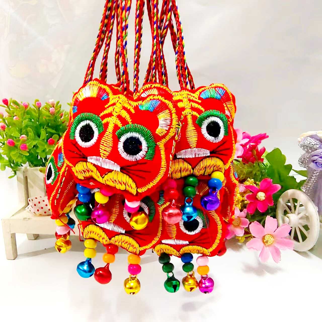 特色周岁百天满月手工刺绣福锁