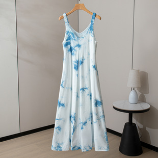 云南手工扎染温柔风气质V领吊带连衣裙女夏季宽松海边度假风长裙