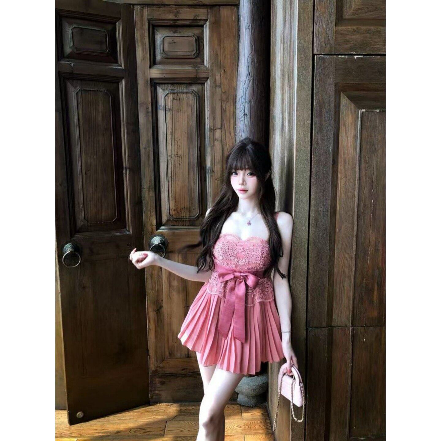 法式玫红色蕾丝吊带连衣裙女夏季小个子高级感收腰百褶生日短裙子