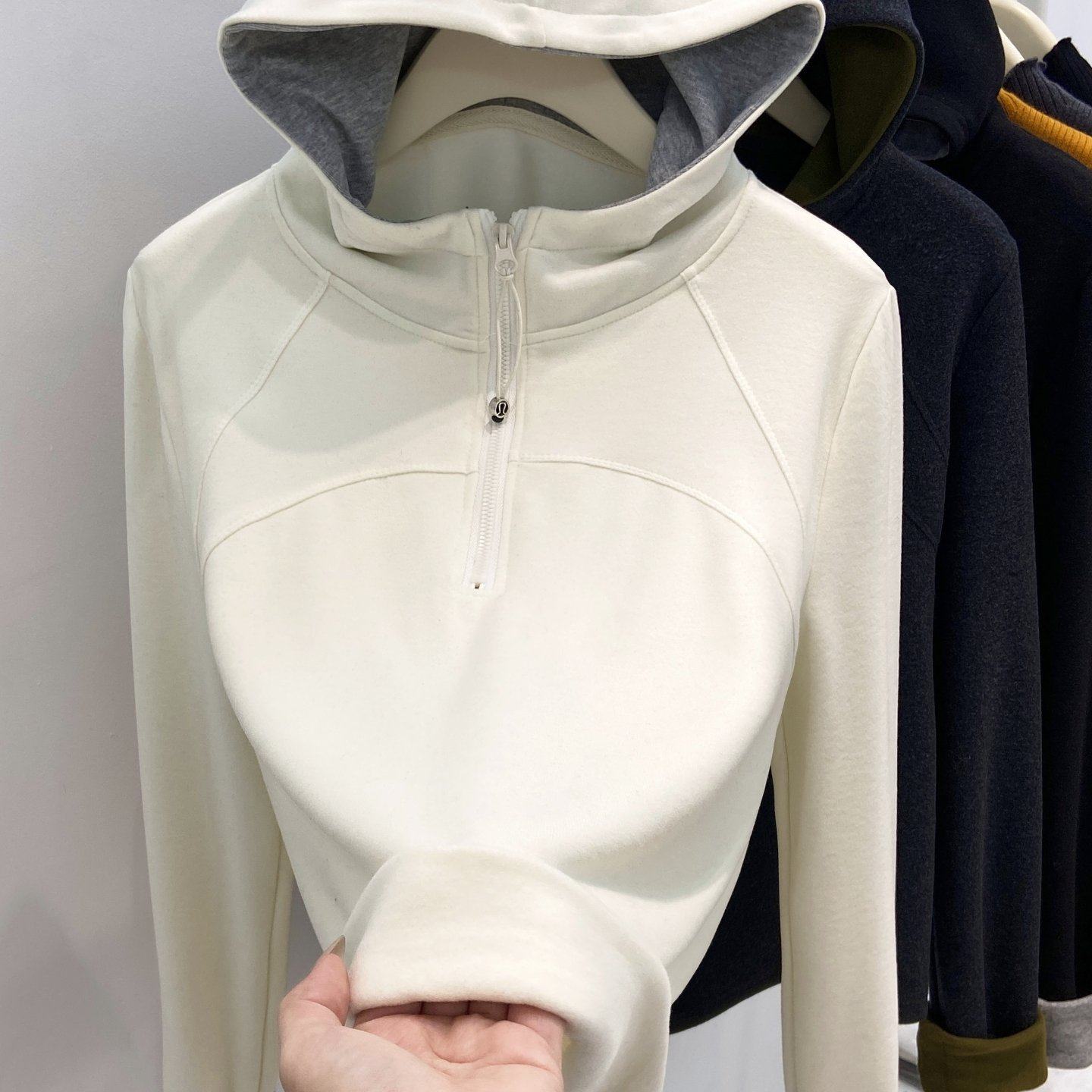 撞色连帽半拉链加绒长袖卫衣女冬季新款设计感修身显瘦打底衫上衣