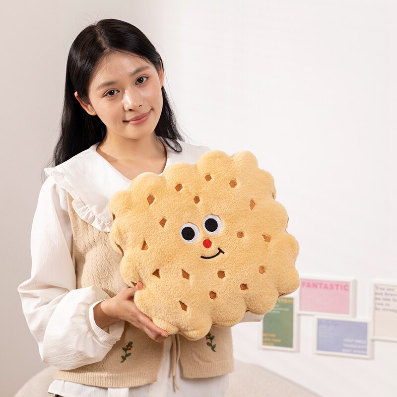 卡通风四季通用可爱饼干毛绒抱枕沙发靠垫椅子坐垫萌趣装饰女生