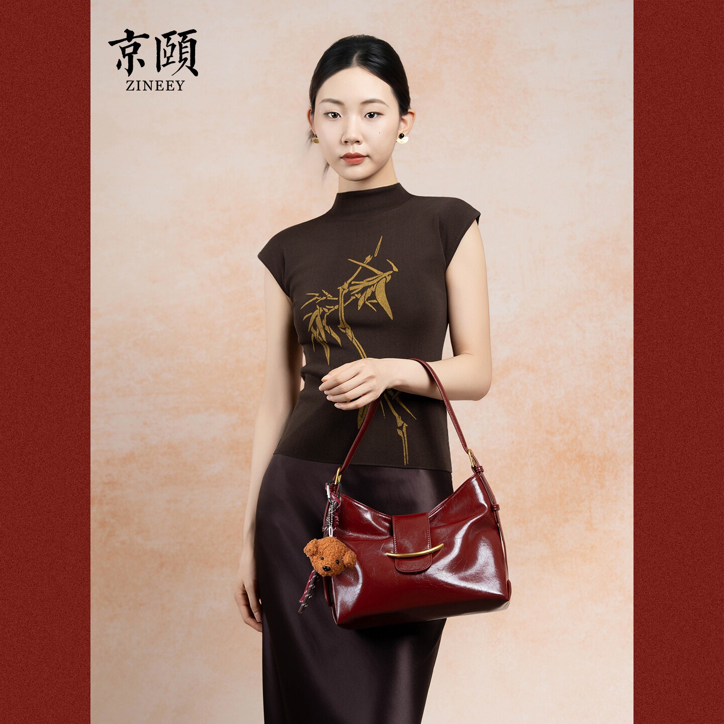 2026新款酒红褶皱月牙包订婚新娘婚包大容量金属扣通勤腋下女包