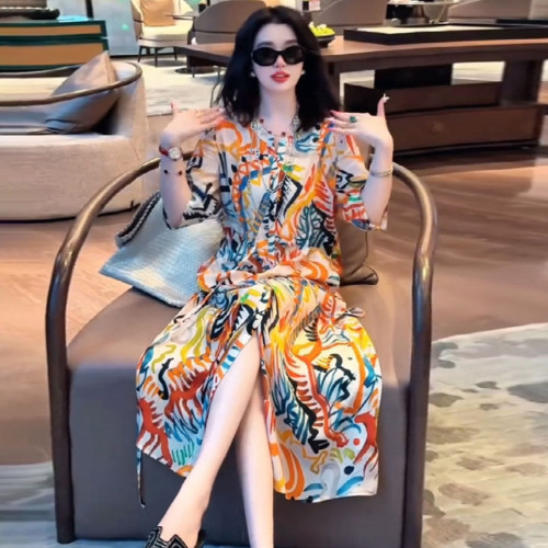 设计感时尚印花连衣裙女2026年夏季新款宽松减龄大码中袖显瘦长裙 - 封面