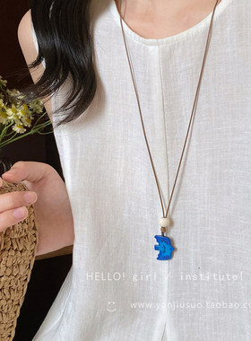 简约时尚渐变燕子吊坠项链女2026新款爆款设计小众长款毛衣链配饰