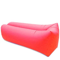 Красная толстая квадратная голова заостренная