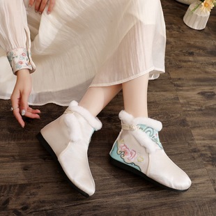 2025新品中国风老北京绣花布鞋秋季汉服鞋古装女单靴平底短靴