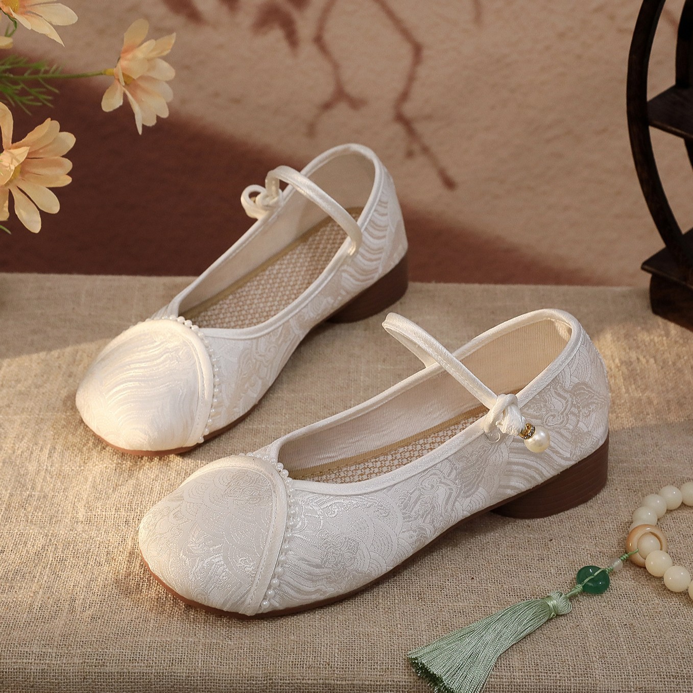 2025新款春夏汉服鞋民族风绣花鞋女内增高古风学生女鞋仙女配旗袍