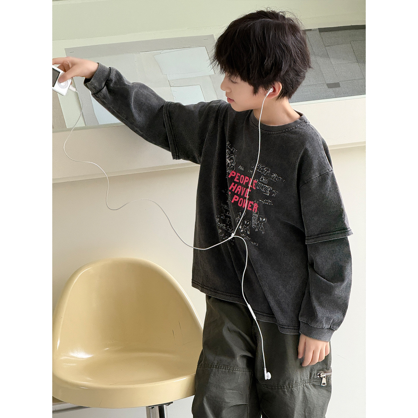 男童卫衣拼接袖假两件上衣秋装2026新款女孩宽松字母印花套头衣服