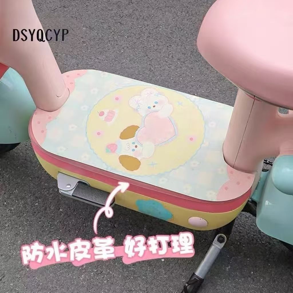 网红电动车二次元皮革脚垫皮面加厚防泼水卡通防磨损脚垫