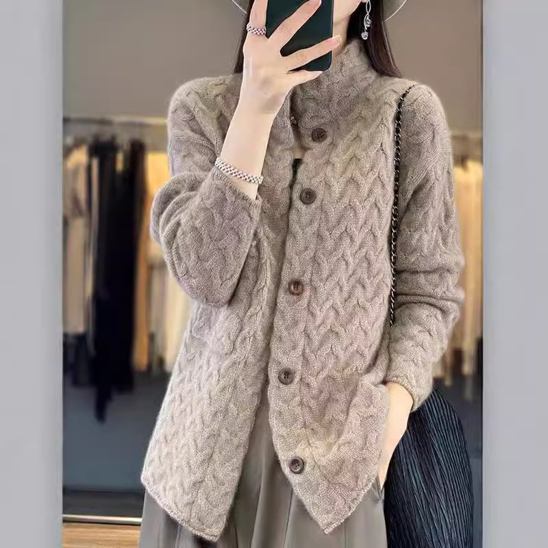 秋冬气质款立领麻花纹毛衣外套女新款纯色宽松休闲单排扣针织开衫