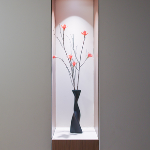 北欧细高陶瓷黑白花瓶旋转水培花器简约电视柜玄关格子间长装饰品