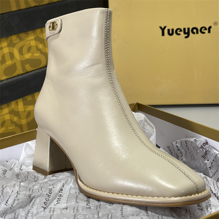 月芽儿撤柜真皮羊皮切尔西女法式方头侧拉链中跟温柔风瘦瘦靴单靴