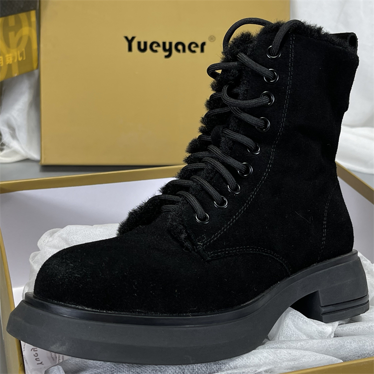 月芽儿雪地靴女皮毛一体冬季加绒保暖磨砂牛皮圆头厚底真皮马丁靴