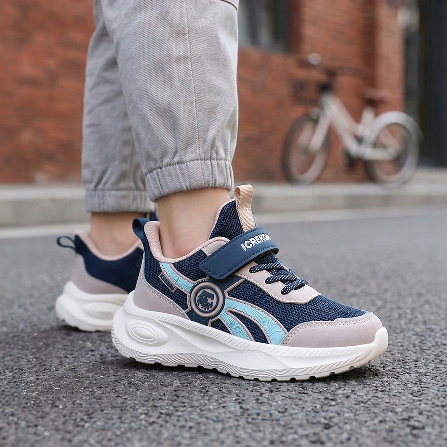 春季新款运动鞋网面男童休闲跑步鞋减震轻便网面透气低帮男童鞋