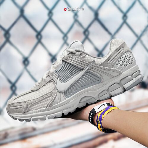 NIKE ZOOM VOMERO 5  耐克休闲跑步鞋男女复古老爹鞋 FN8889-181