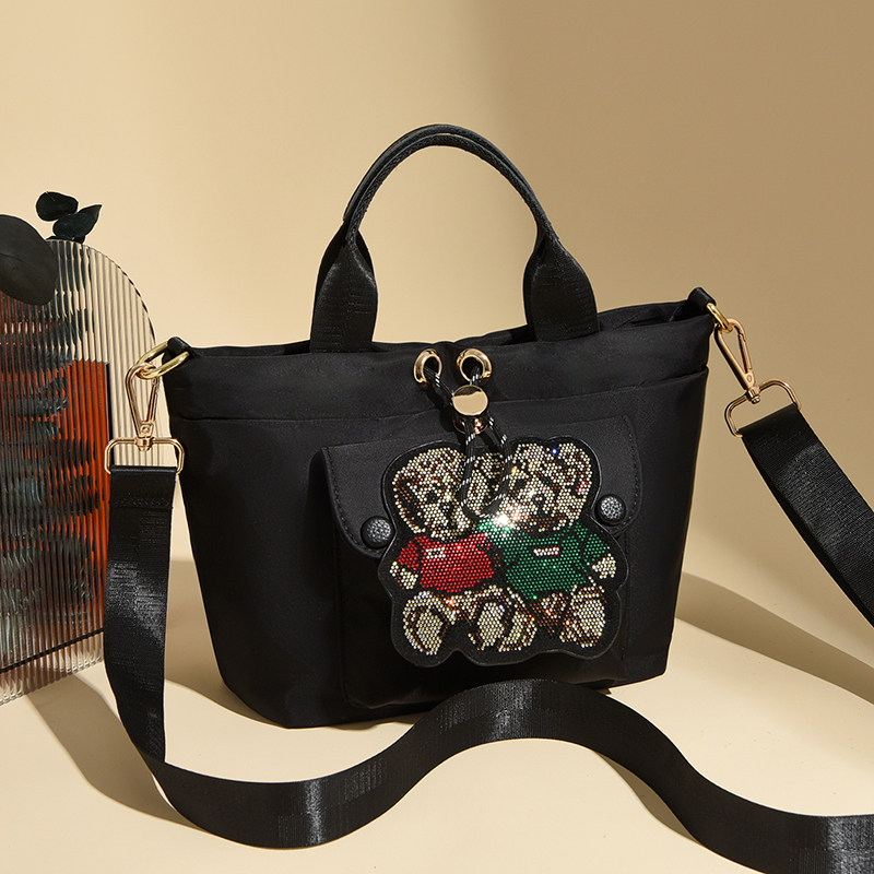 高级感尼龙牛津布手提包包女2026新款大容量托特包百搭单肩斜挎包