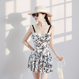 保守连体泳衣女2026新款 遮肚显瘦聚拢学生游泳衣度假泳衣 裙式