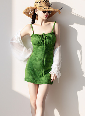 绿色显白泳衣女法式度假裙式分体女抹胸显瘦海边度假泳衣温泉小胸