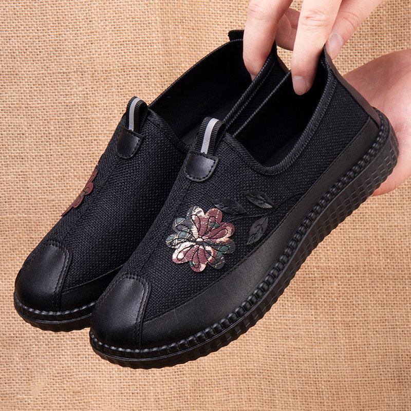 老人布鞋女奶奶鞋老北京布鞋女春新款妈妈鞋软底防滑绣花老太太鞋
