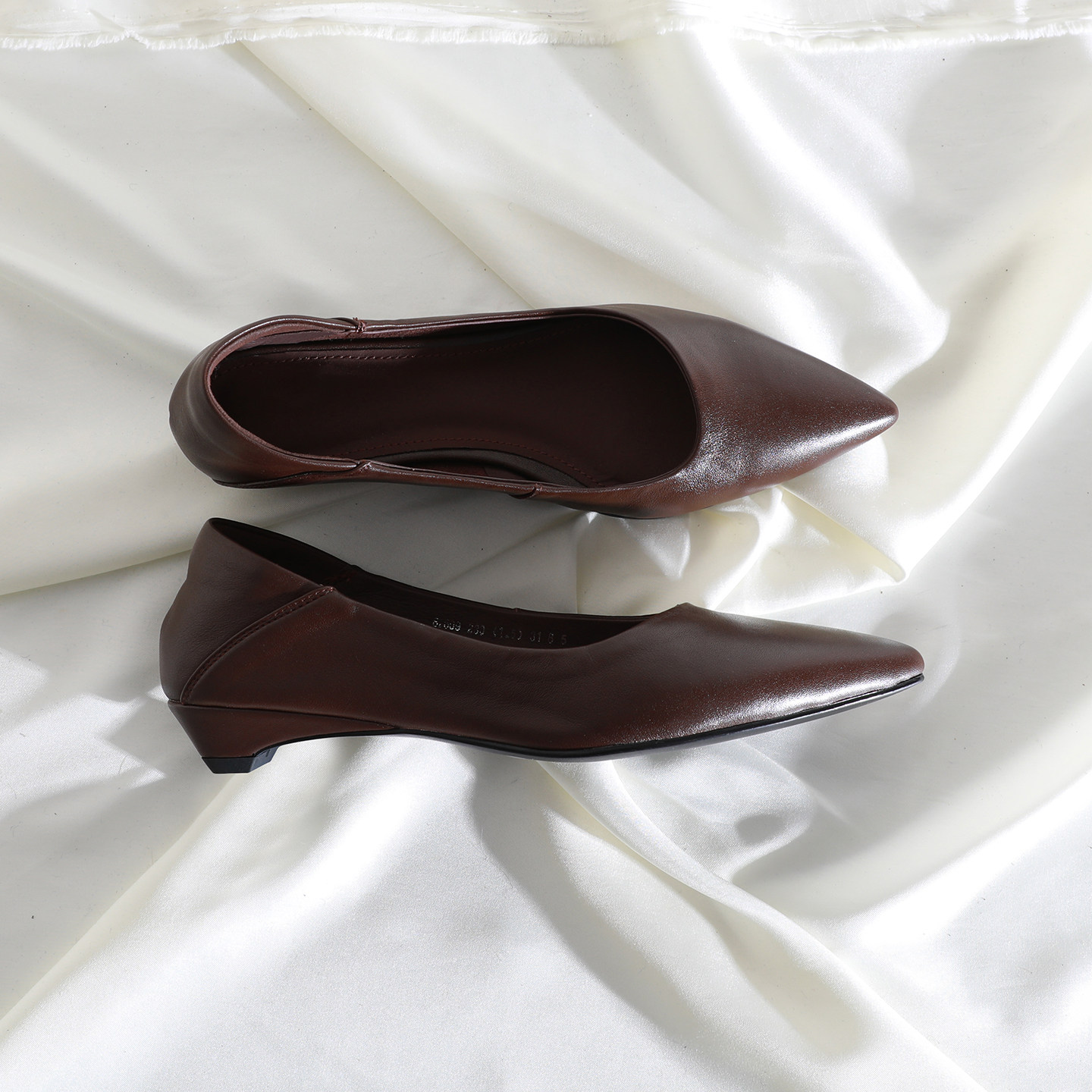 时尚尖头浅口一脚蹬单鞋粗跟牛皮