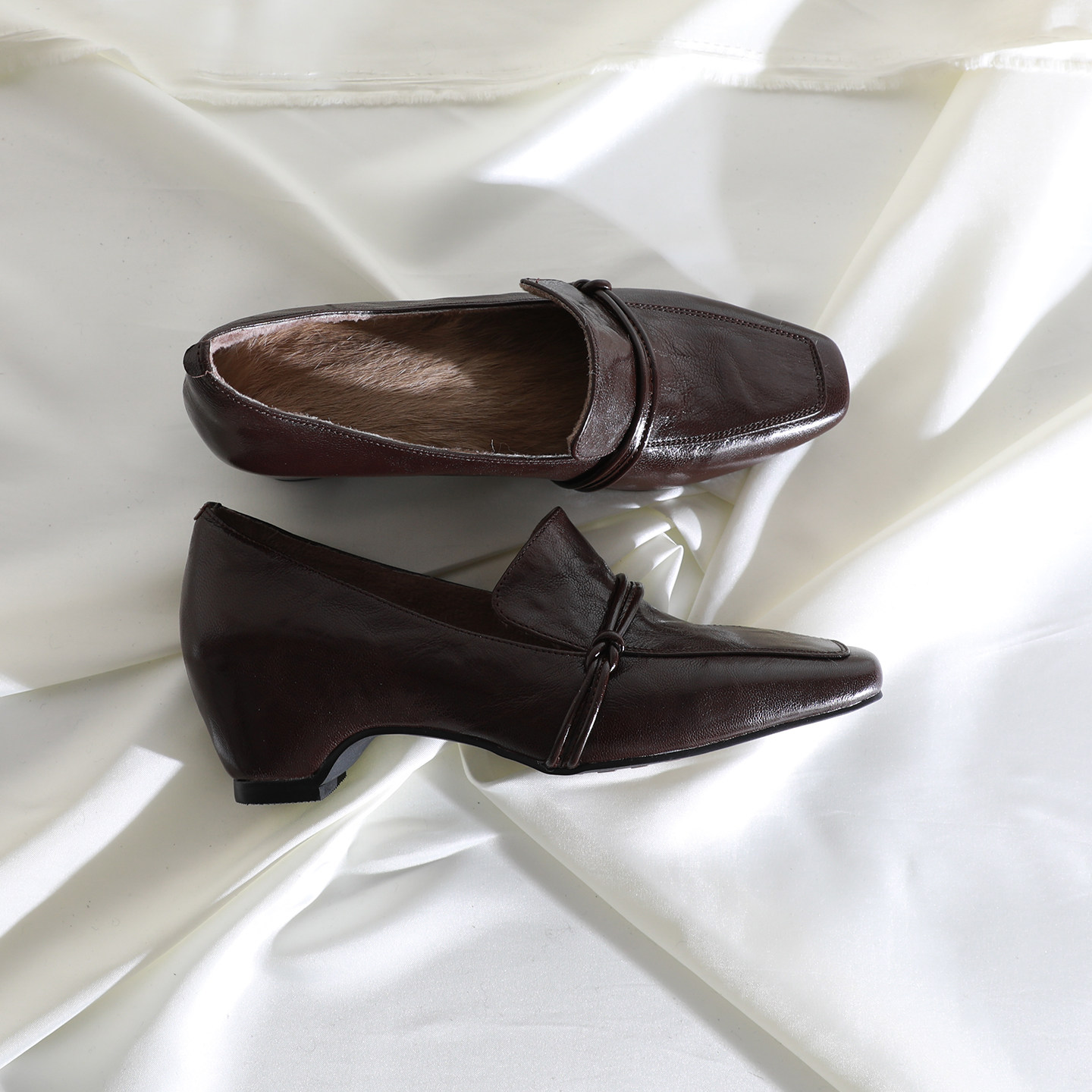 莲花府邸2026春季复古中口鞋一脚蹬单鞋通勤百搭粗跟时尚羊皮女鞋,女鞋,深口单鞋,淘宝优惠券,粉丝福利购,淘宝优惠卷