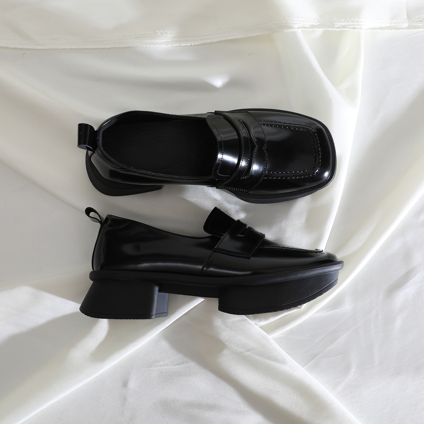 简约方头中口套脚单鞋粗跟