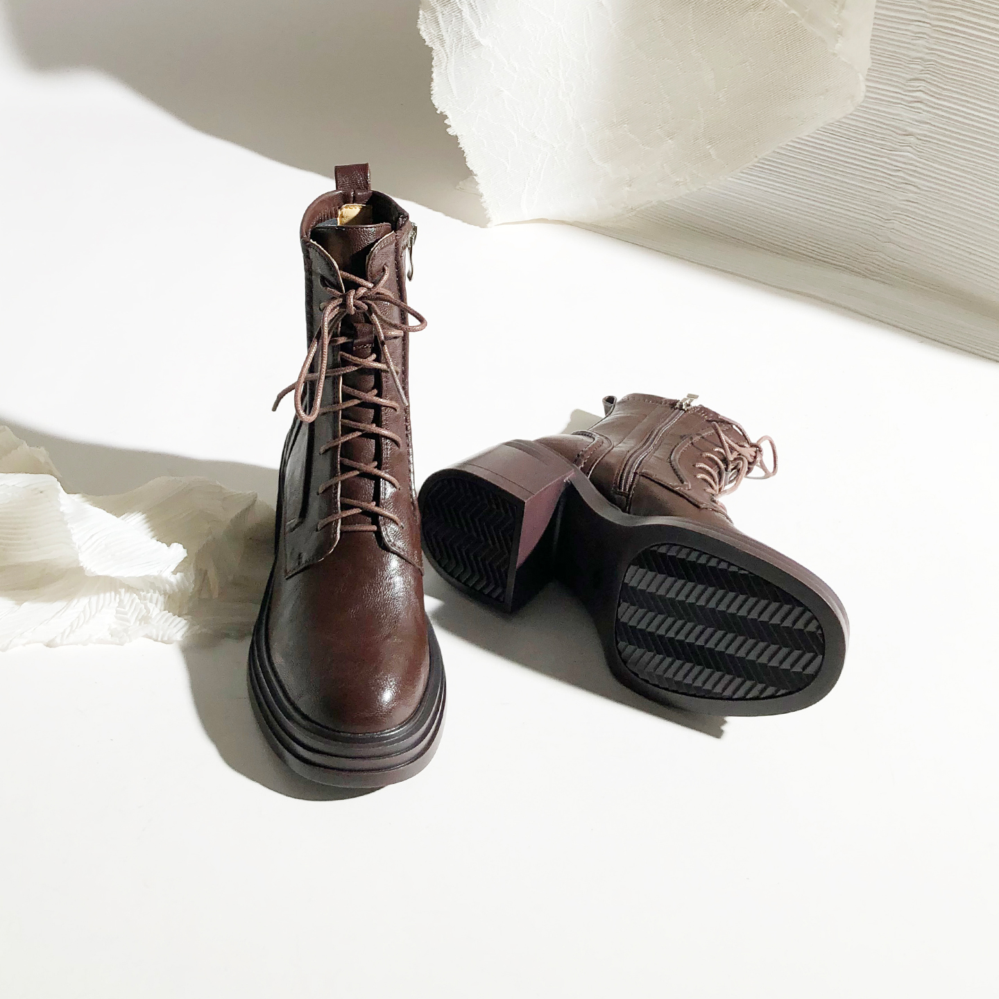 时尚圆头短筒系带侧拉链马丁靴