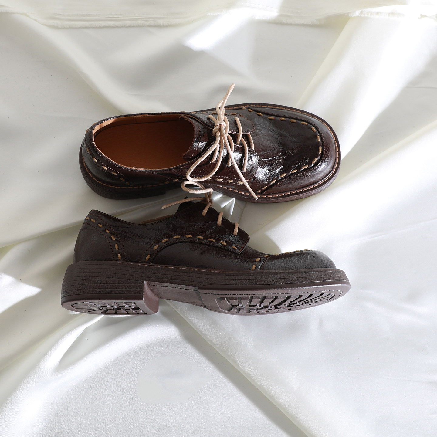 莲花府邸2026春季复古小皮鞋圆头深口系带单鞋休闲百搭粗跟羊皮女,女鞋,深口单鞋,淘宝优惠券,粉丝福利购,淘宝优惠卷