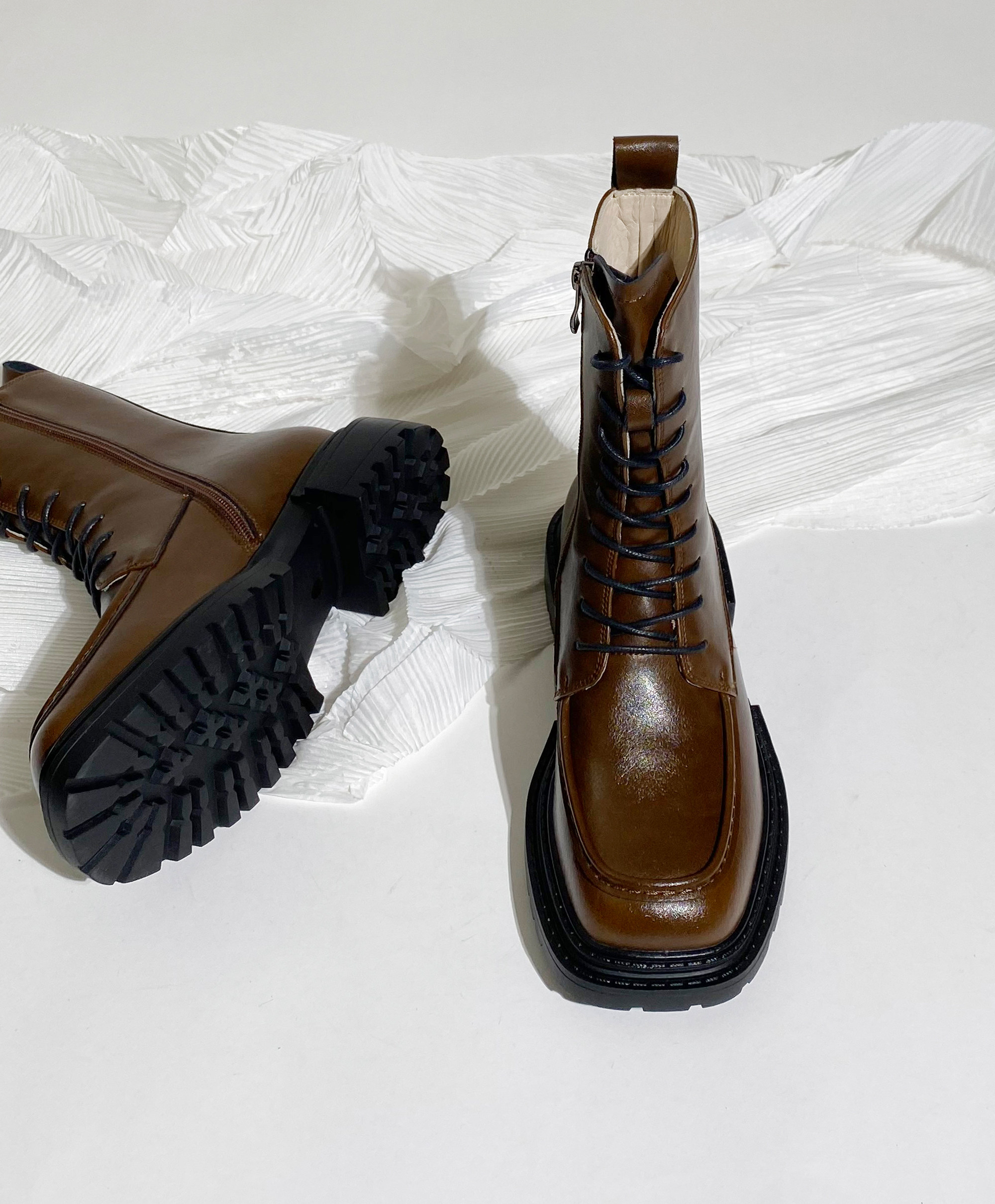 莲花府邸2025冬季复古短筒靴时尚欧美交叉系带甜酷辣妹马丁靴方头,女鞋,马丁靴,淘宝优惠券,粉丝福利购,淘宝优惠卷