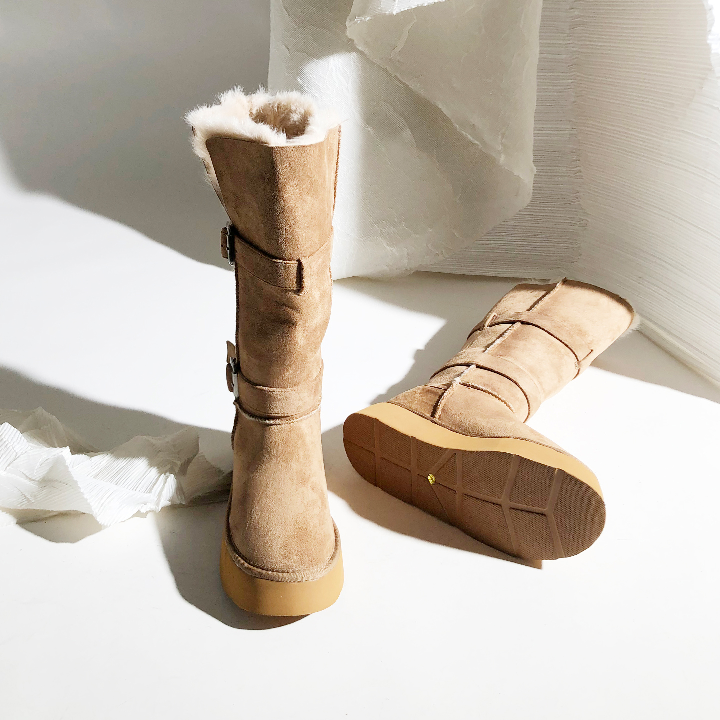 简约圆头高筒皮带扣长绒雪地靴