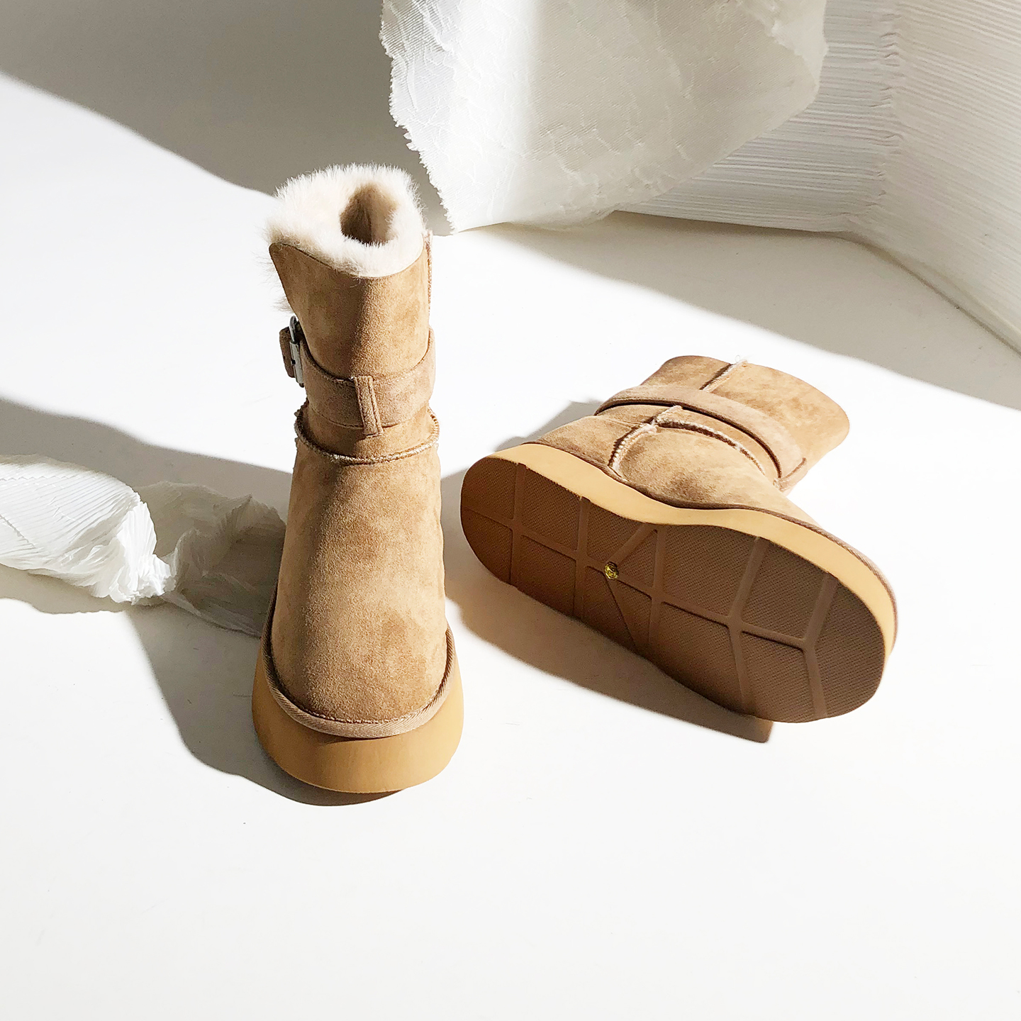 简约圆头短筒皮带扣长绒雪地靴