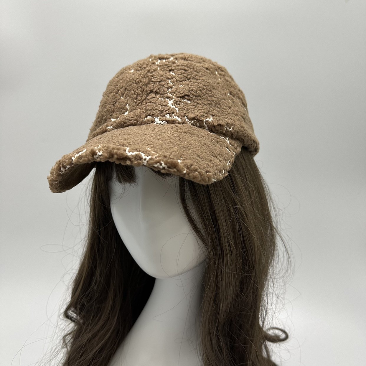 25韩版绣纹羊羔毛棒球帽原版时尚潮鸭舌帽百搭显脸小个性秋冬保暖