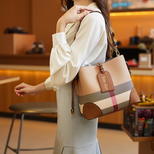 2026新款大容量格纹水桶女包