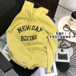 套头加绒秋冬款黄色连帽卫衣女秋冬新款字母印花宽松长袖上衣时尚