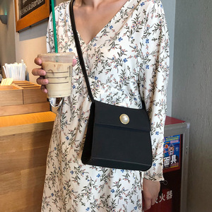 秋冬纯色珍珠扣翻盖小方包