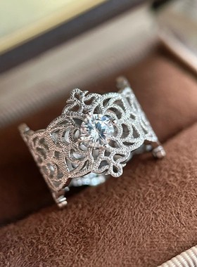 轻奢镂空皇冠戒指女宽边时尚个性宫廷风欧美指环创意网红食指戒潮