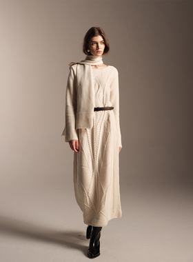 SOFTSELF雾绒诗冬季新款女高级感圆领羊毛绞花长款毛衣